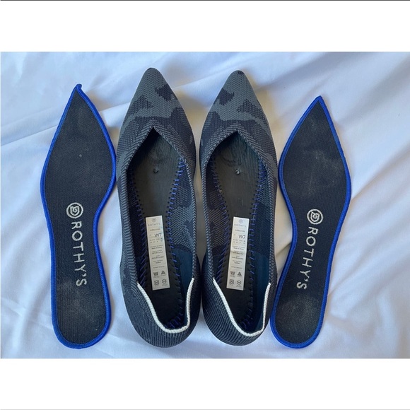 Women’s Rothy’s Point ll - size 7 - Picture 3 of 4